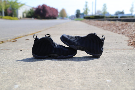 nike-air-foamposite-one-black-suede-sample-4