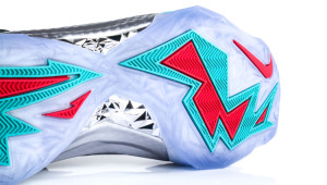 nike-chuck-posite-metallic-silver-black-06