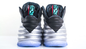 nike-chuck-posite-metallic-silver-black-08