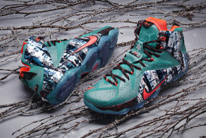 nike-lebron-12-christmas-akron-3