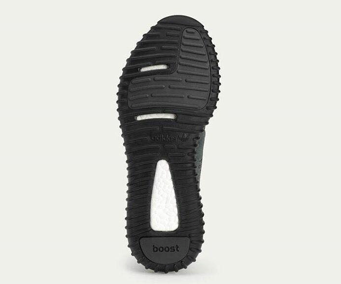 black yeezy 350 4_nt2x6i